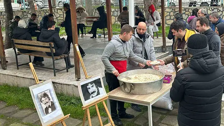 Balıkesir'de sanatçı Ferdi Tayfur için pilav hayrı