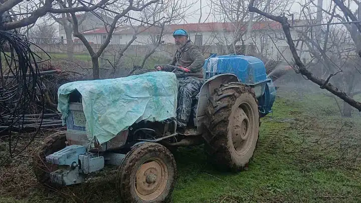 Balıkesir'de şeftali ağaçlarının ilaçlanması başladı