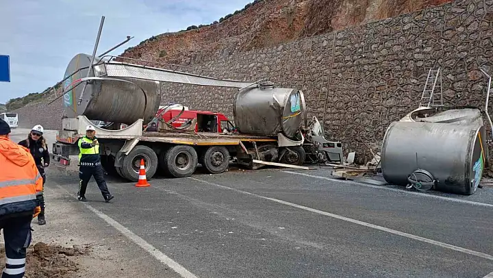 Balıkesir'de süt tankeri drenaj duvarına çarptı 1 ölü