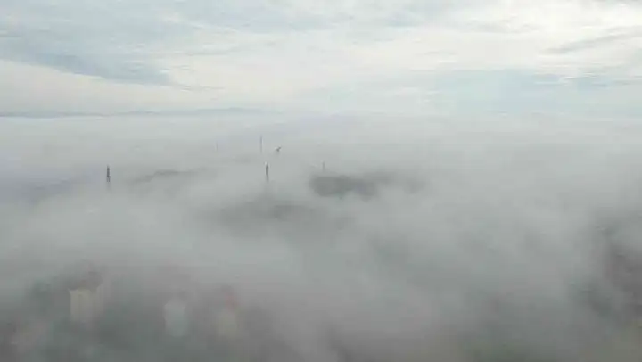 Balıkesir'de yer sisli, hava güneşli