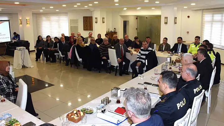 Balıkesir Emniyet Müdürlüğünden muhtarlara 'Huzur' toplantısı