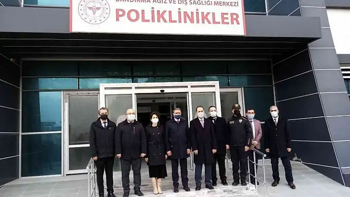 Balıkesir Valisi Bandırma'da aşı çağrısı yaptı