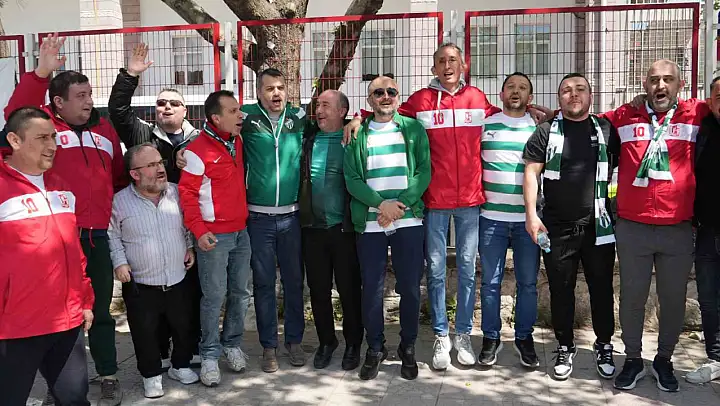 Balıkesir yeşil-beyaza döndü Bursaspor davul zurna ile karşılandı