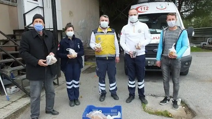 Balıkesirli  arıcılardan sağlıkçılara ballı ziyaret