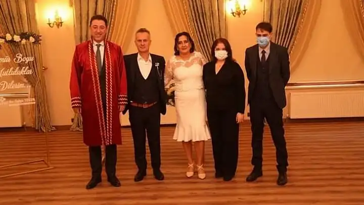 Bandırma Belediye Başkanı Tosun'dan Sevgililer Günü sürprizi
