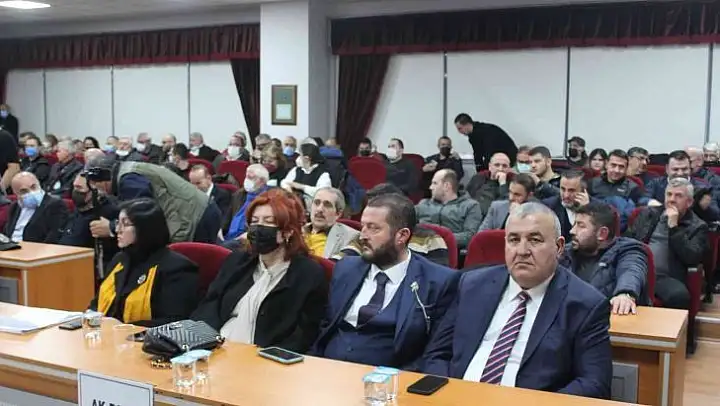 Bandırma'da 4 meclis üyesinin üyelikleri düşürüldü