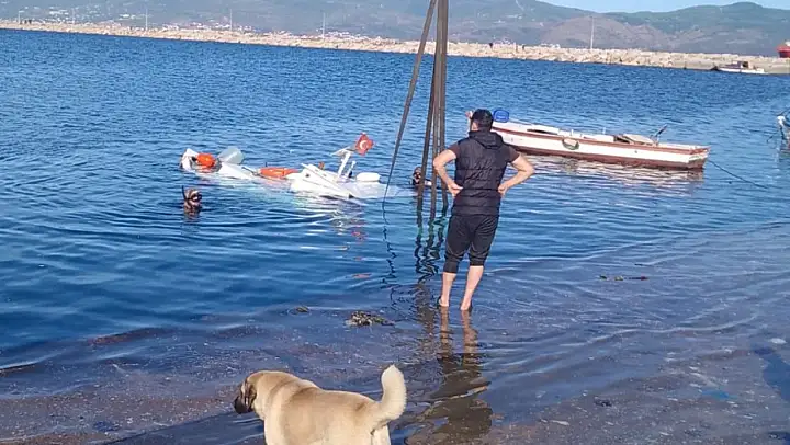 Bandırma'da çıkan fırtına tekneleri alabora etti