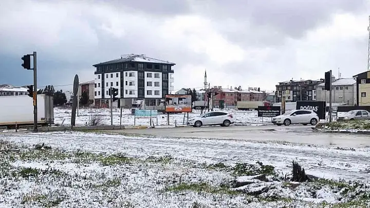 Bandırma'da kar etkili oldu