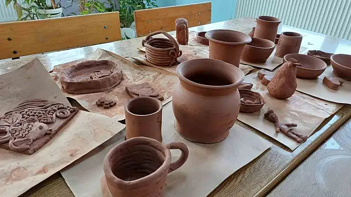 Bandırma'da öğrenciler hayallerini kile yansıtıyorlar