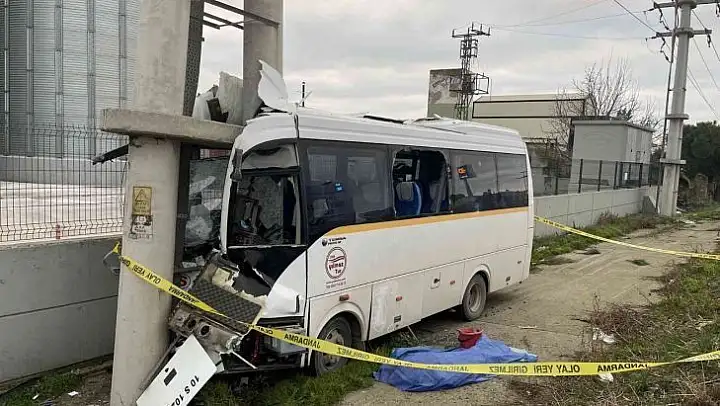 Bandırma'da servis otobüsü yoldan çıktı: 1 ölü