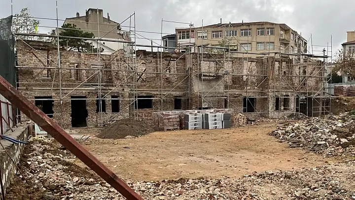 Bandırma'nın tarihi yapısı ayakta kalma mücadelesi veriyor
