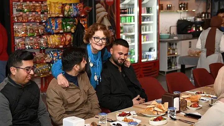 Başkan Çelik orucunu öğretmenlerle birlikte açtı