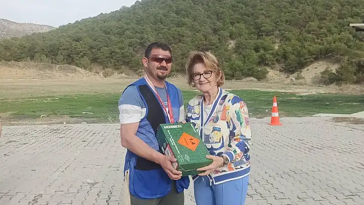 Başkan Çelik, trap turnuvasında madalya kazanan sporcuları tebrik etti