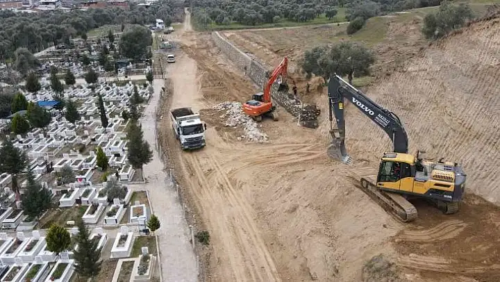Başkan Özcan, Eğriboyun Mezarlığı'ndaki çalışmaları yerinde inceledi