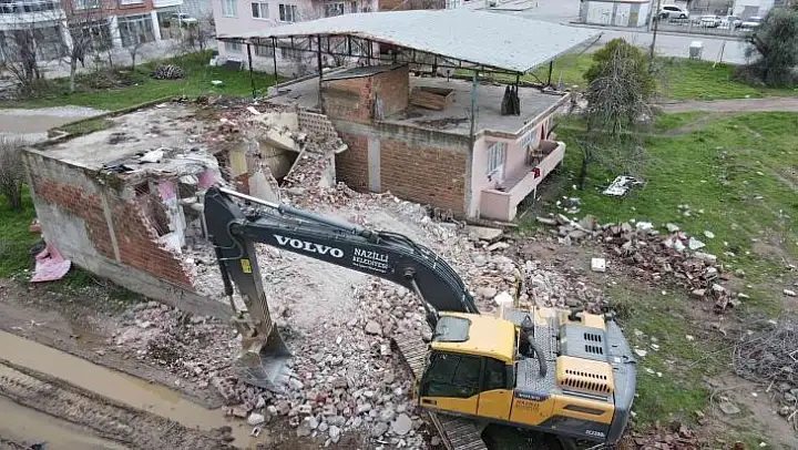 Başkan Özcan, Yeşil Mahalle'de incelemelerde bulundu