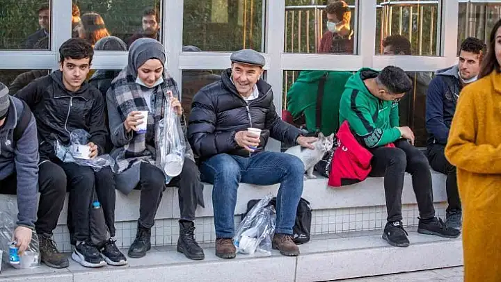 Başkan Soyer yılın son gününü üniversite öğrencileriyle geçirdi