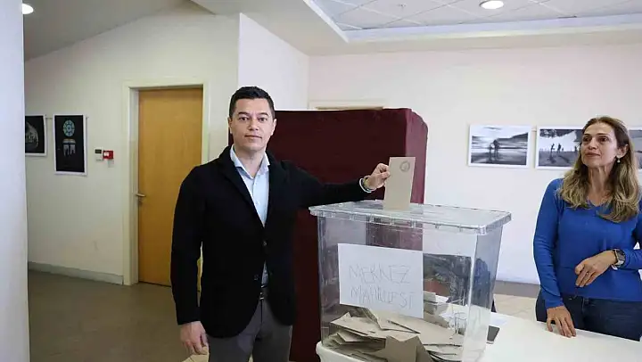 Başkan Ünlü ön seçim için oyunu kullandı