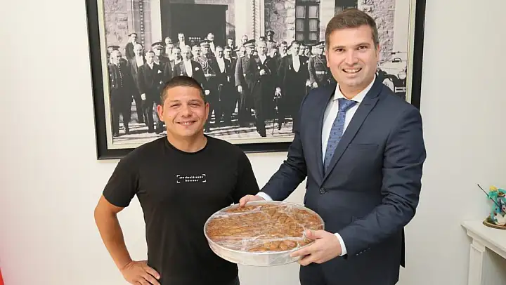 Başkan Yardımcısı Tayfun Canlı 'Edremit'in zeytinyağlı baklavasını tanıtacağız'