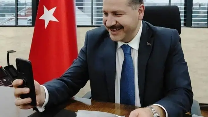 Başkan Yılmaz, miniklerin yeni yılını görüntülü arayarak kutladı