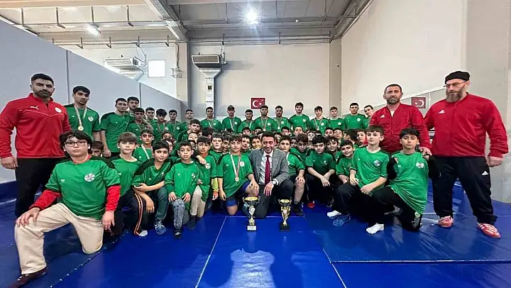 Bayraklı Belediyesi Güreş Takımı, İzmir şampiyonu oldu