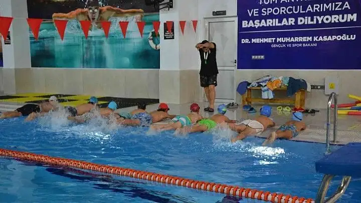 Biga'da Yarı Olimpik Yüzme Havuzuna yoğun ilgi