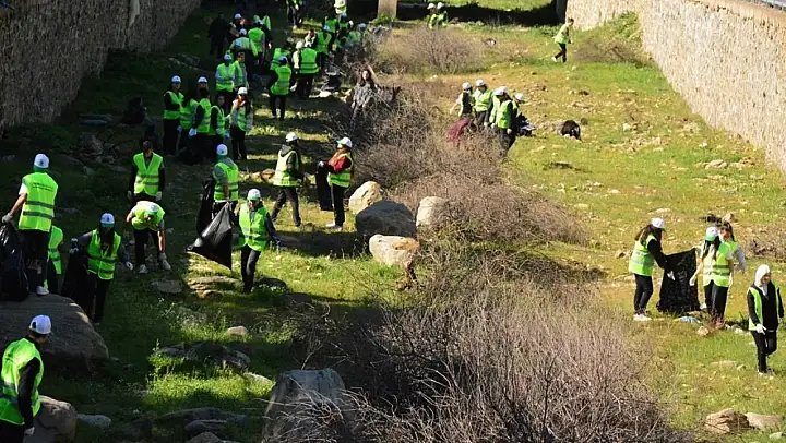 Birgi Deresi öğrenciler tarafından temizlendi