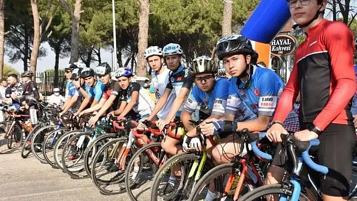 Bisiklet tutkunları Şehzadeler'de buluştu