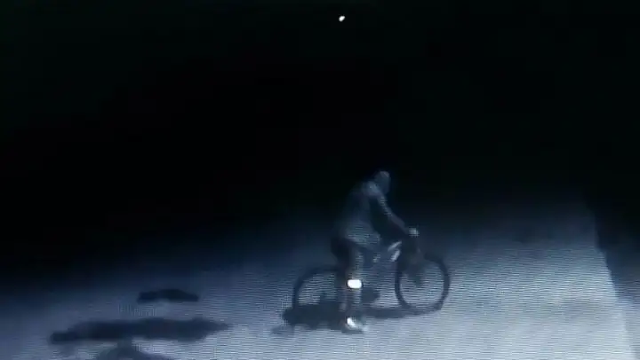 Bisikletli hırsız kısıtlama dinlemedi