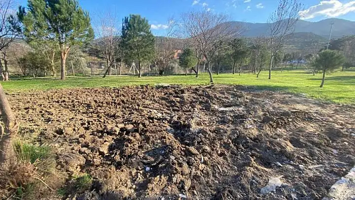 Bornova'da bakımsız tuvaletlere 'kökten çözüm': Yıktılar