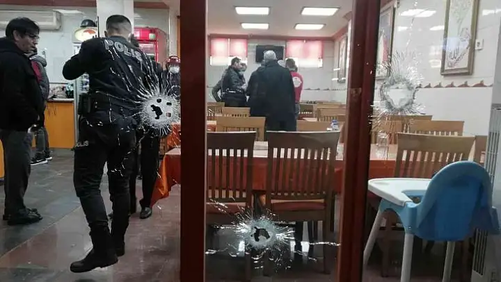 Bornova'da restorana silahlı saldırı: 2 yaralı