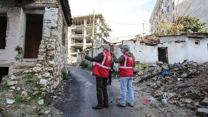Buca'nın metruk binalarına can ve mal güvenliği önlemi