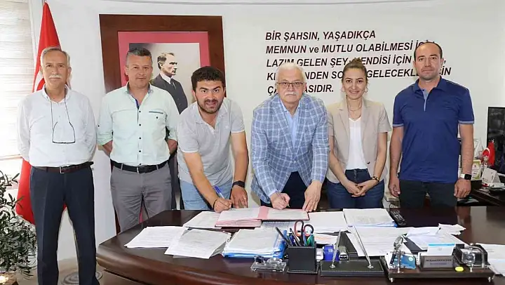 Burhaniye Belediyesi memurlarına yemek yardımı sözleşmesini imzaladı