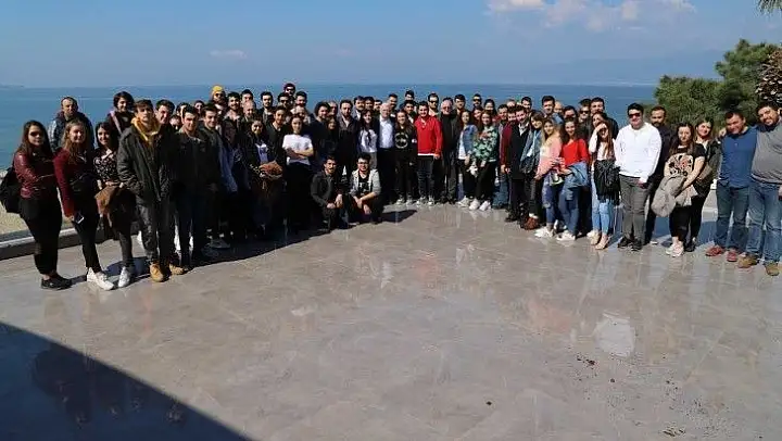 Burhaniye Belediyesinden üniversite öğrencilerine müjde