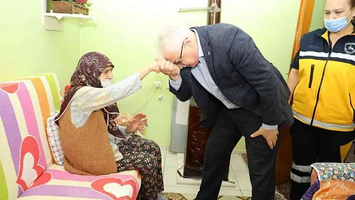 Burhaniye'de 'Yalnız Değilsiniz' projesi devam ediyor