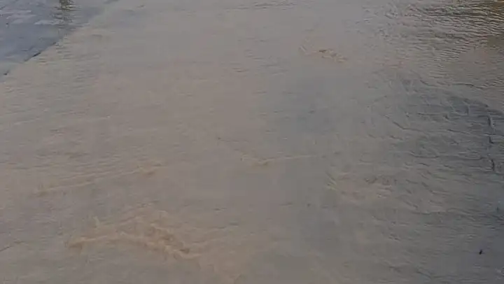 Burhaniye'de aşırı yağış hayatı olumsuz etkiliyor