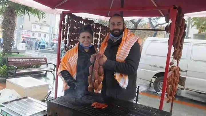 Burhaniye'de develerden önce sucukları geldi