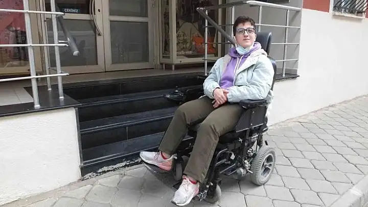 Burhaniye'de engelliler duyarlılık bekliyor