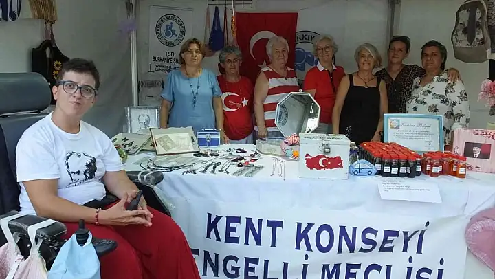 Burhaniye'de engellilerin ürünleri ilgi gördü