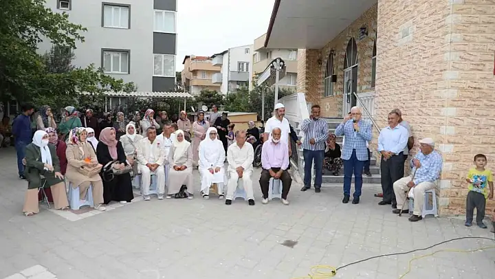 Burhaniye'de Hacı Adayları dualarla uğurlandı