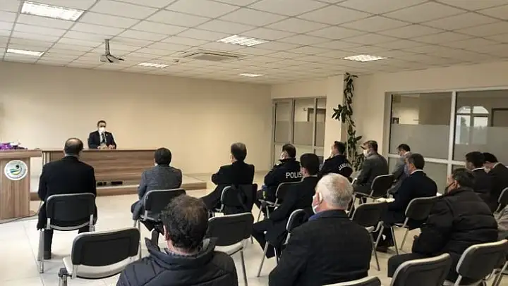 Burhaniye'de Kaymakam Memiş, muhtarlarla bir araya geldi