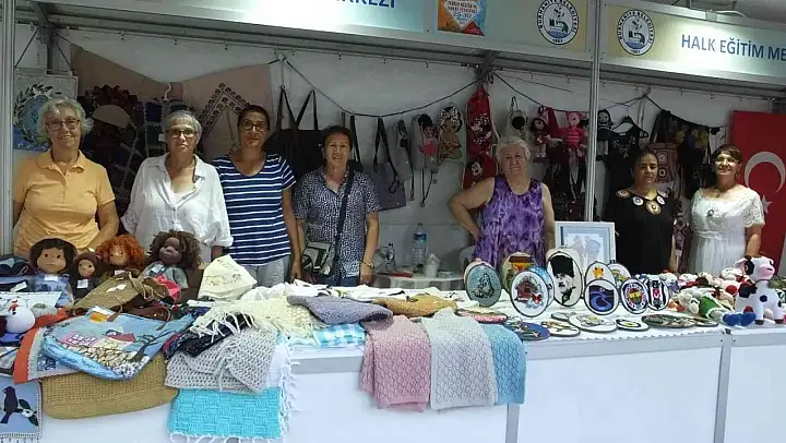 Burhaniye'de kursiyerler yıl boyu ürettikleri eserleri festivalde satışa çıkardı