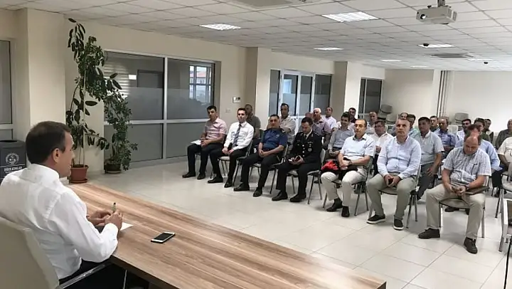 Burhaniye'de muhtarların sorunları masaya yatırıldı