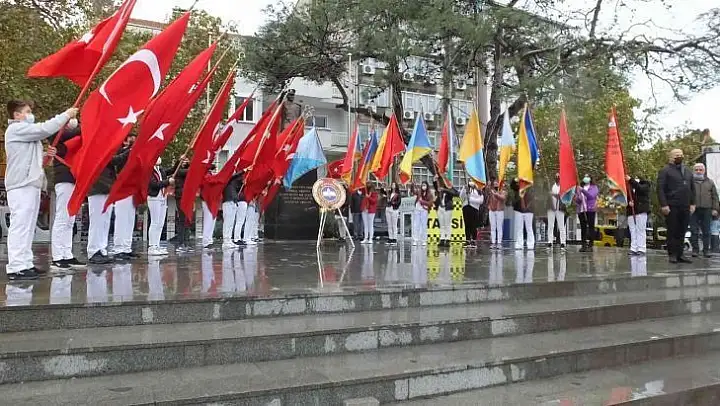 Burhaniye'de Öğretmenler Günü kutlamaları başladı