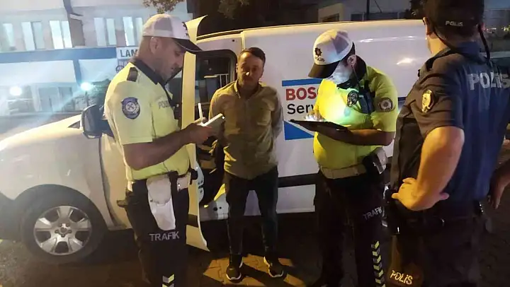 Burhaniye'de polis denetiminde aranan 4 kişi yakalandı