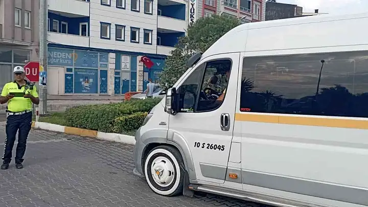 Burhaniye'de polis okul önlerinde denetimlerini artırdı