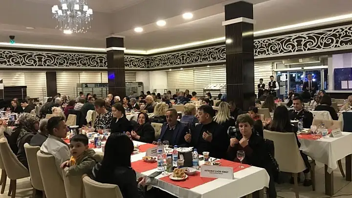 Burhaniye'de şehit aileleri ve gaziler için iftar düzenlendi