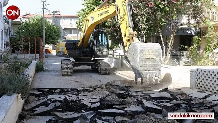 Burhaniye'de yollar yenileniyor