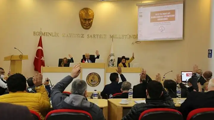 Burhaniye'de zincir marketlere belediyeden düzenleme