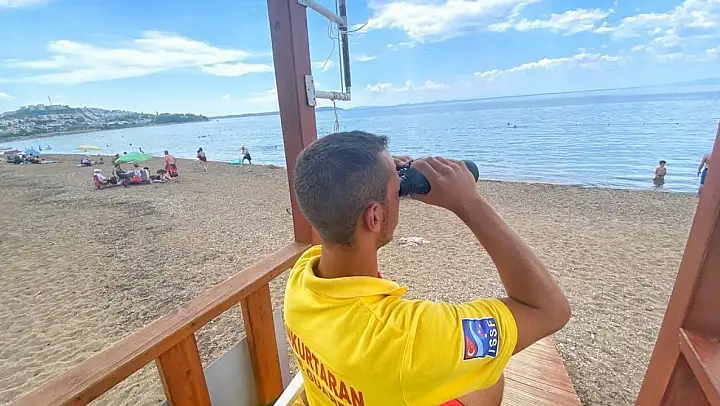 Burhaniye plajlarında cankurtaranlar göreve başladı