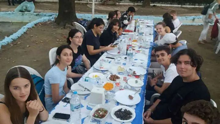 Burhaniyeli gençler Alman konukları uğurladı